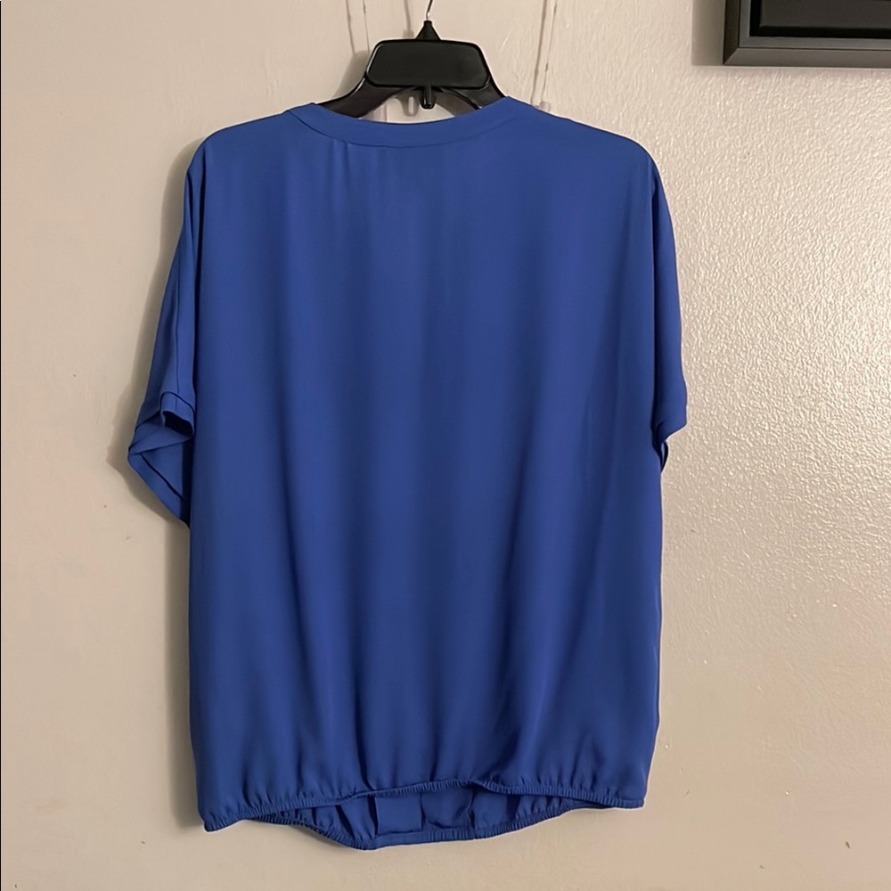 Dana Buchman Blue Pleated Short Sleeve Blouse - Picture 2 of 3